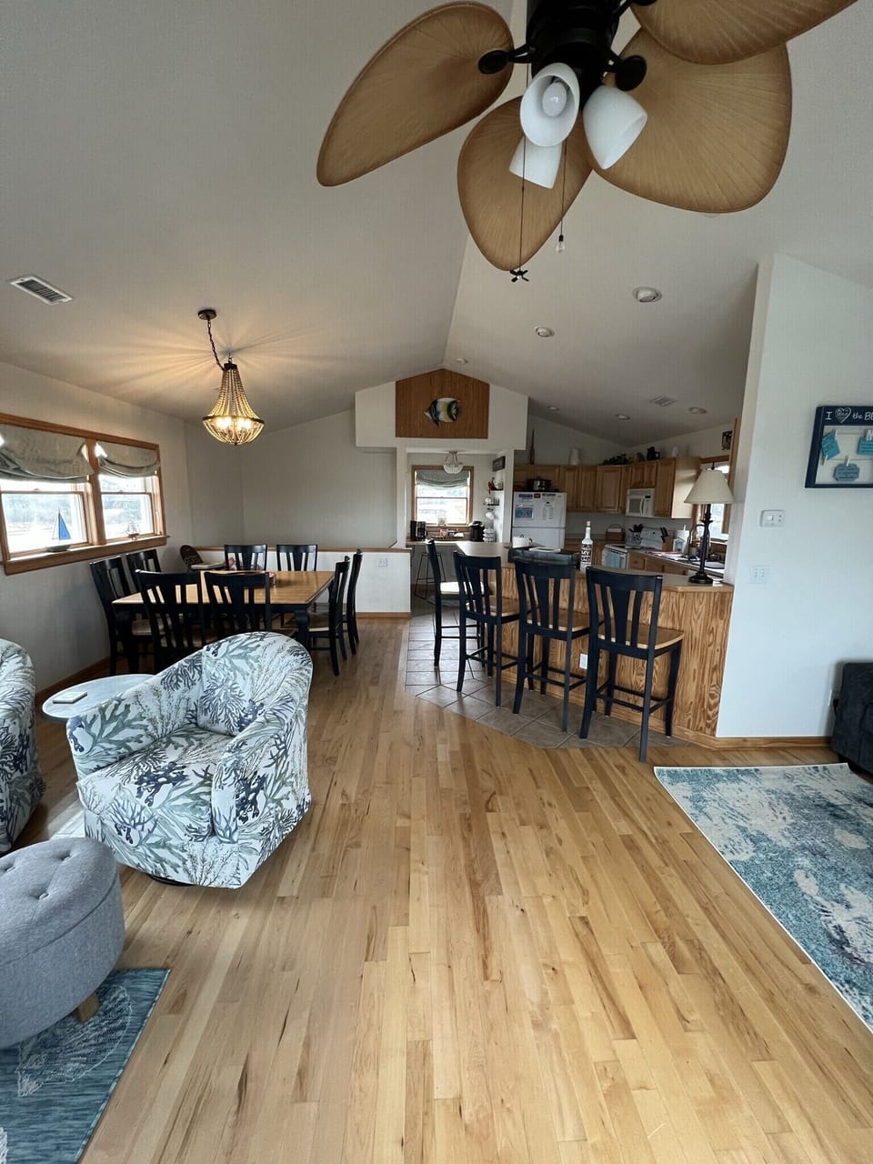 Upstairs living and dinning room 