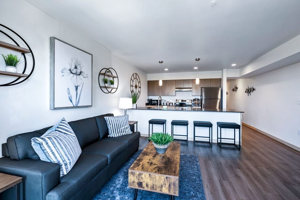 Large livingroom, dining area, kitchen and working space.