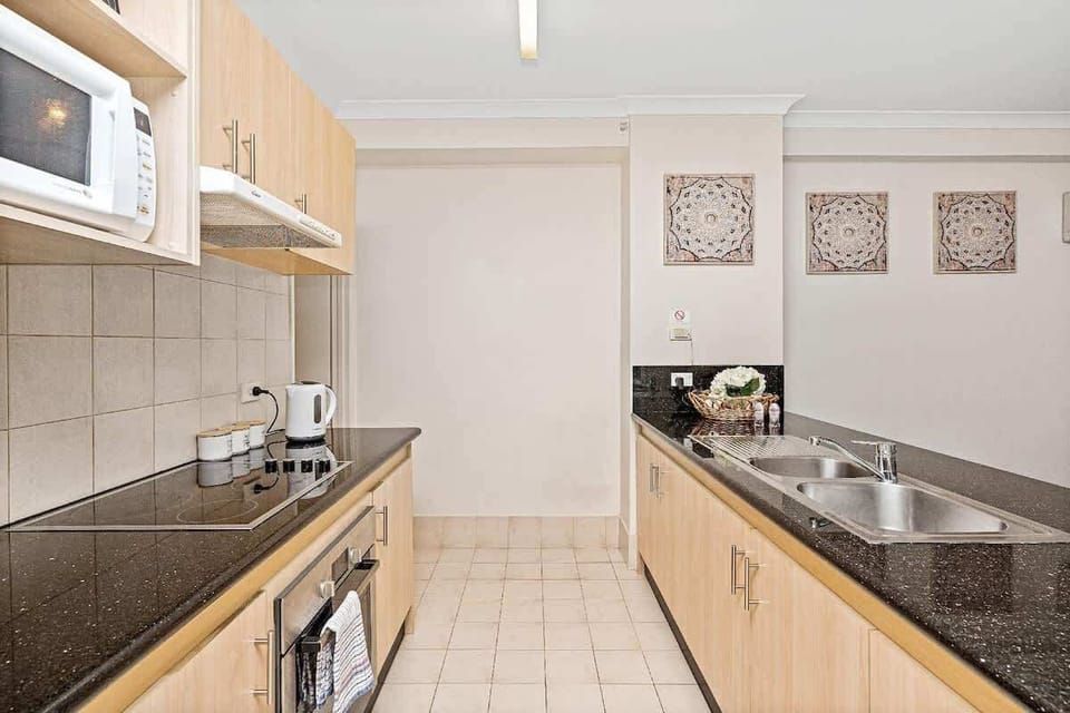 Kitchen - Fridge, oven & microwave