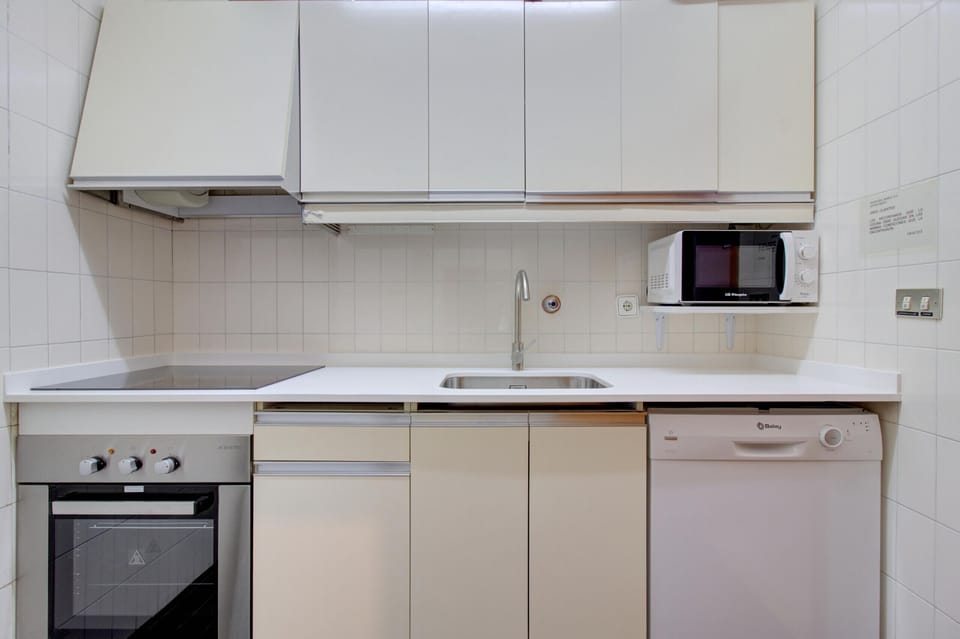 Eth Pradeth by Totiaran is a beautiful apartment located in downtown Baqueira, at the foot of the slopes. It has a bedroom, a double sofa-bed and a single one, a bathroom and a fully equipped kitchen.