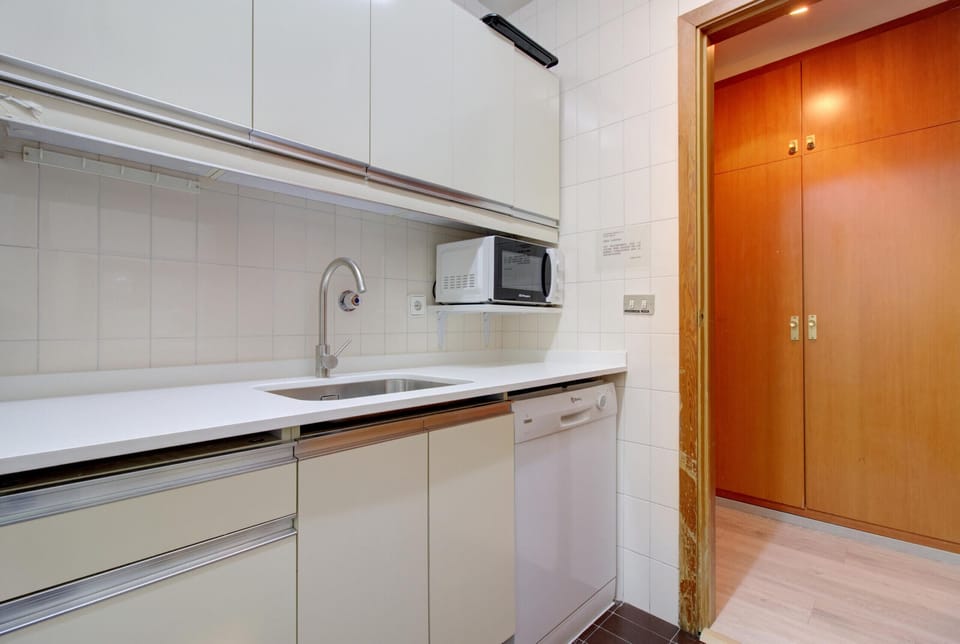Eth Pradeth by Totiaran is a beautiful apartment located in downtown Baqueira, at the foot of the slopes. It has a bedroom, a double sofa-bed and a single one, a bathroom and a fully equipped kitchen.