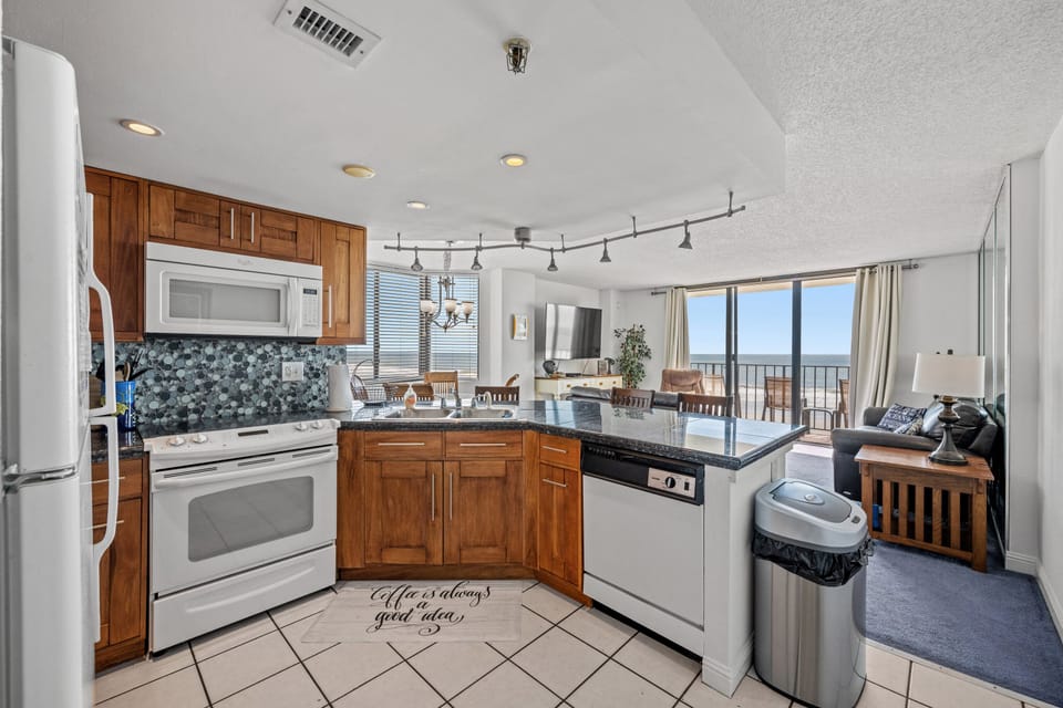 Feel like a professional chef in this fully stocked kitchen.