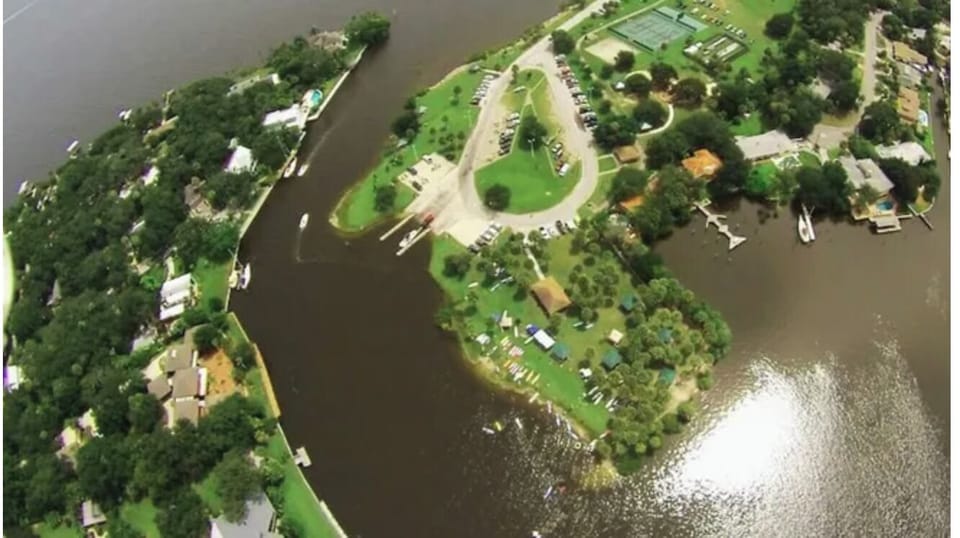 Ballard park & boat ramp just seconds from your door