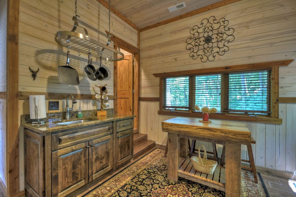 Full kitchen
