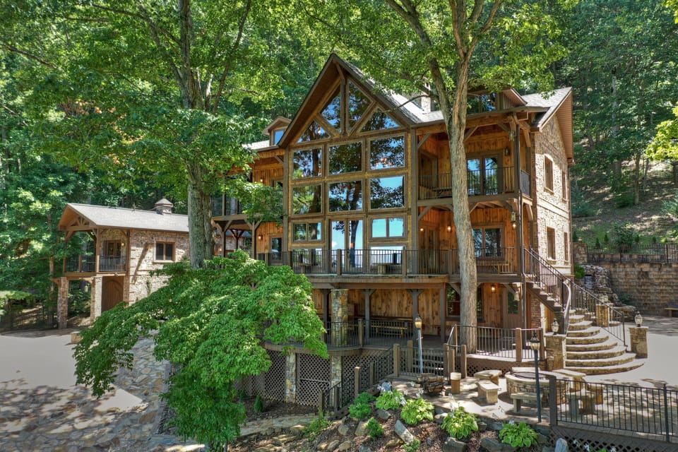 Front view of the Lantern Lodge. The Bear Cottage in back has same gate entrance