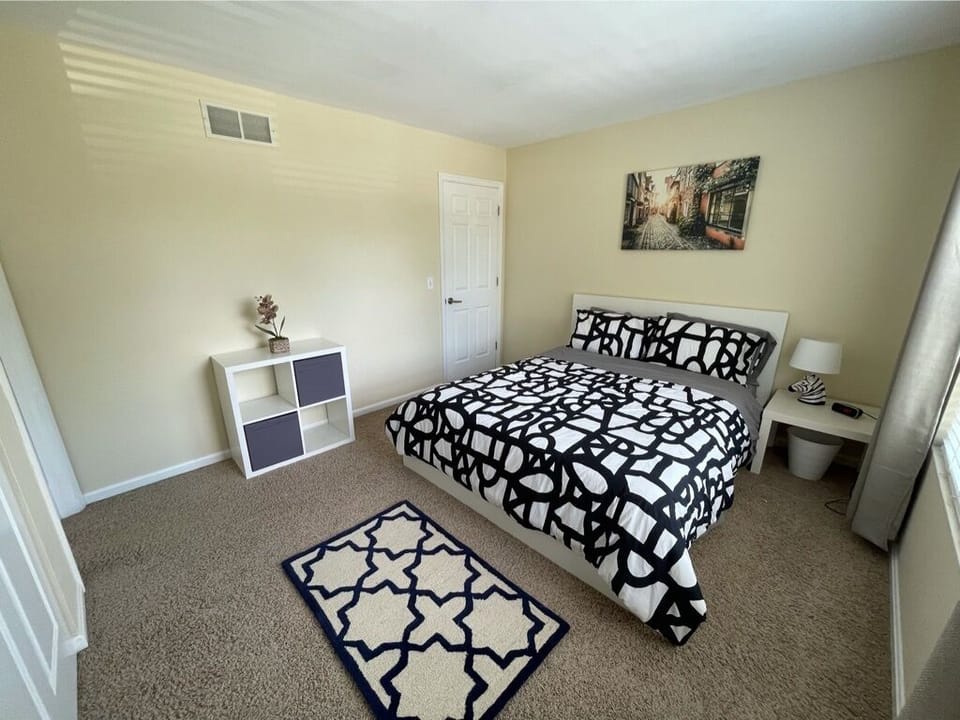 Bedroom 2 with Queen bed
