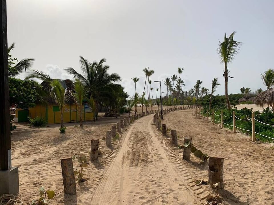 This is the walkway to White Sands Beach 20 minute walk 1 mile from apartment