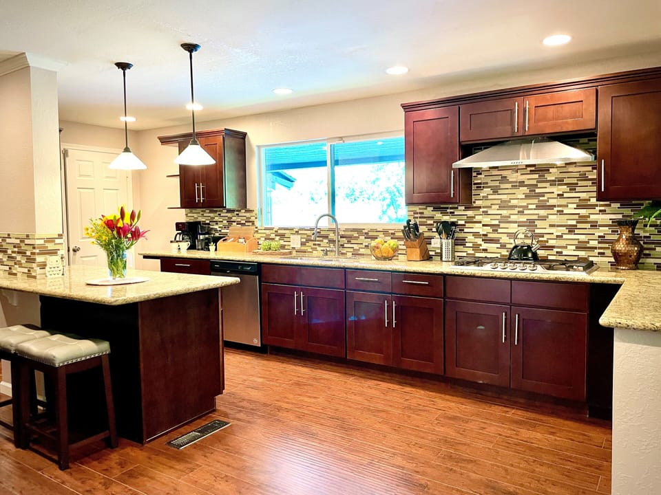 Cooks delight! 5 burner gas range!