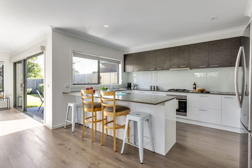 New Bespoke Kitchen & stainless appliances