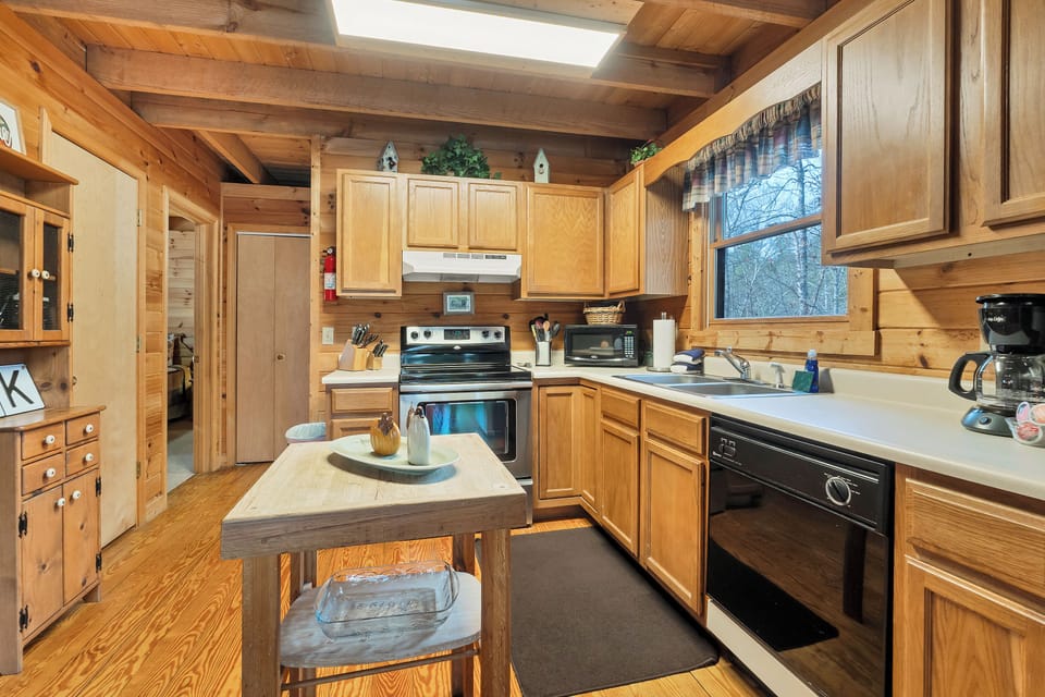 The fully equipped kitchen is great for preparing breakfast or a gourmet meal!