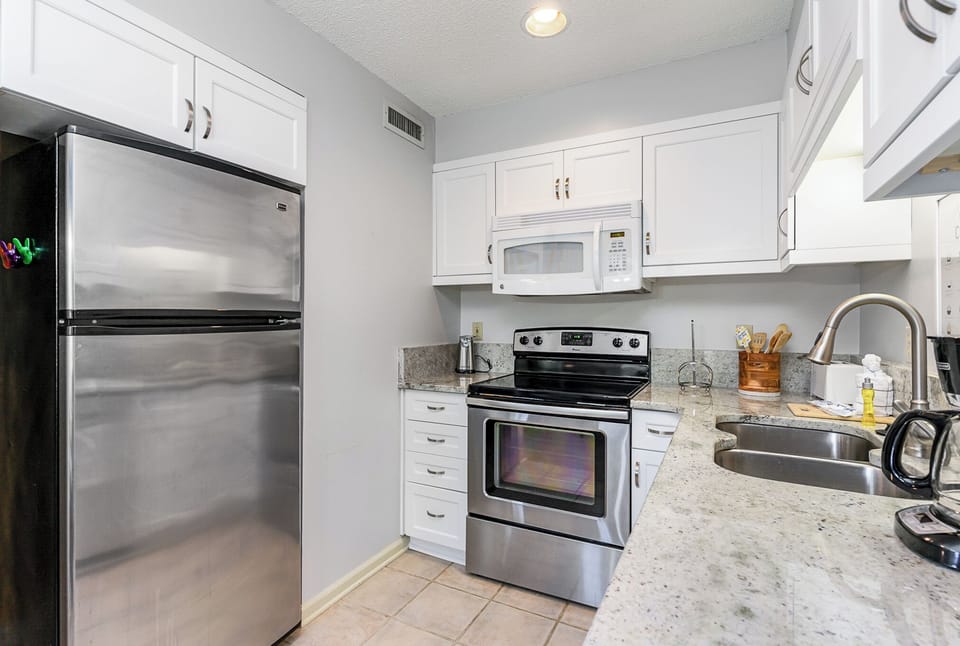 Kitchen - Lovely kitchen with stainless steel appliances, granite counter tops and brand new refaced cabinets!