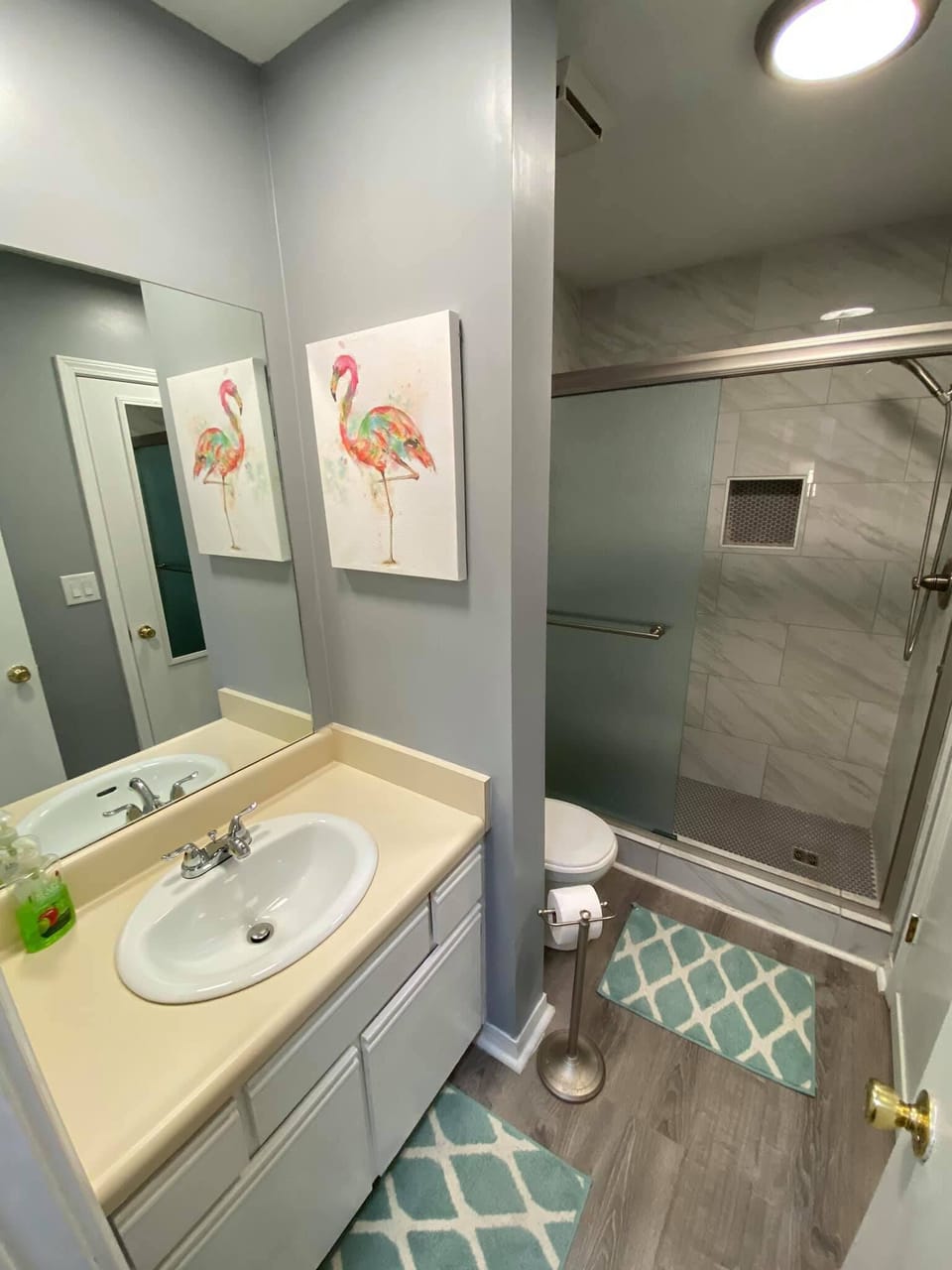 Upstairs full bathroom