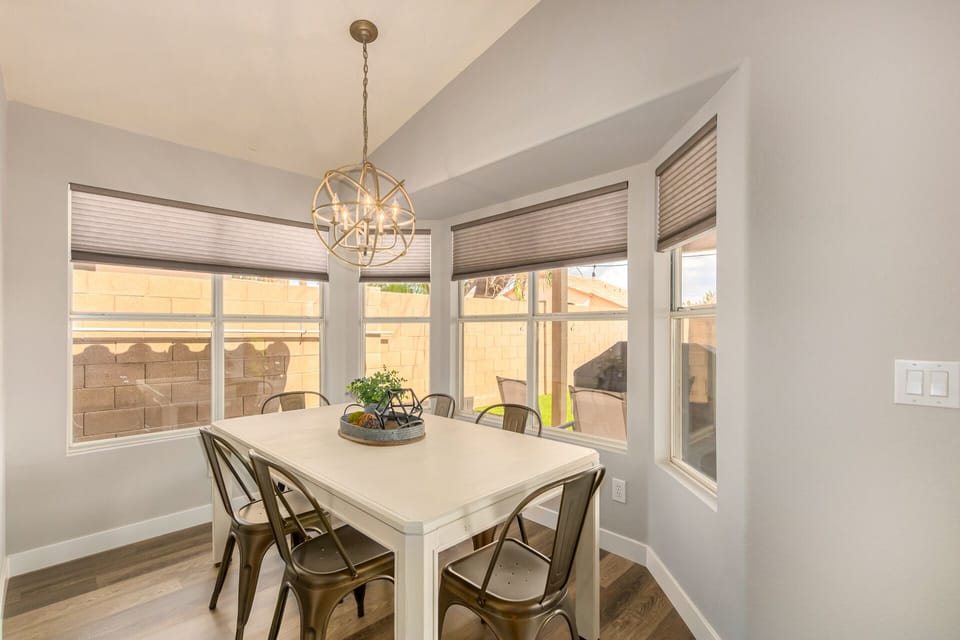 Dining with seating for 6