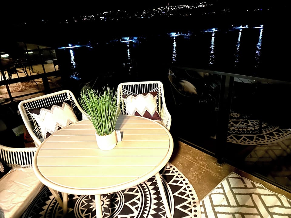 Quaint Balcony has direct Lake Front View. Bistro Table Set & New Gas Barbecue. 