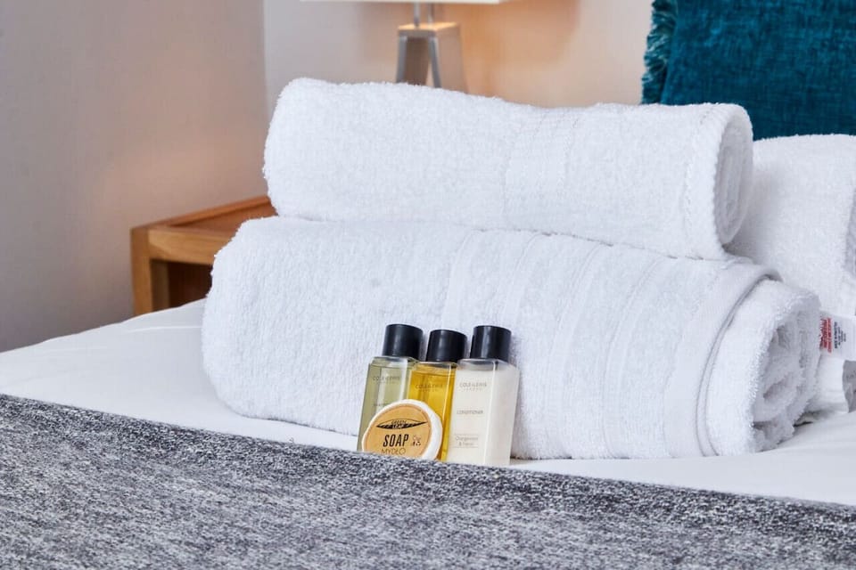 Luxurious bathroom products and quality towels provided