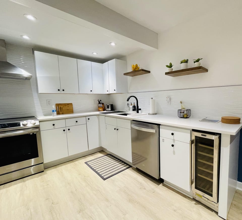 Full kitchen with wine-cooler and coffee machine