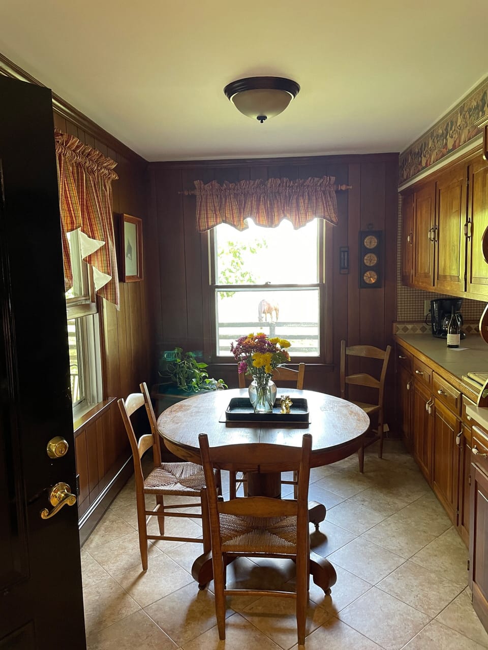 Breakfast Room with View of Horses