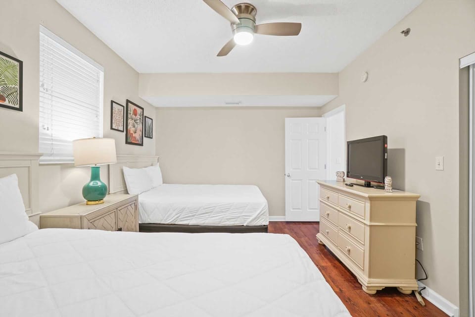 two queen beds in bedroom 4