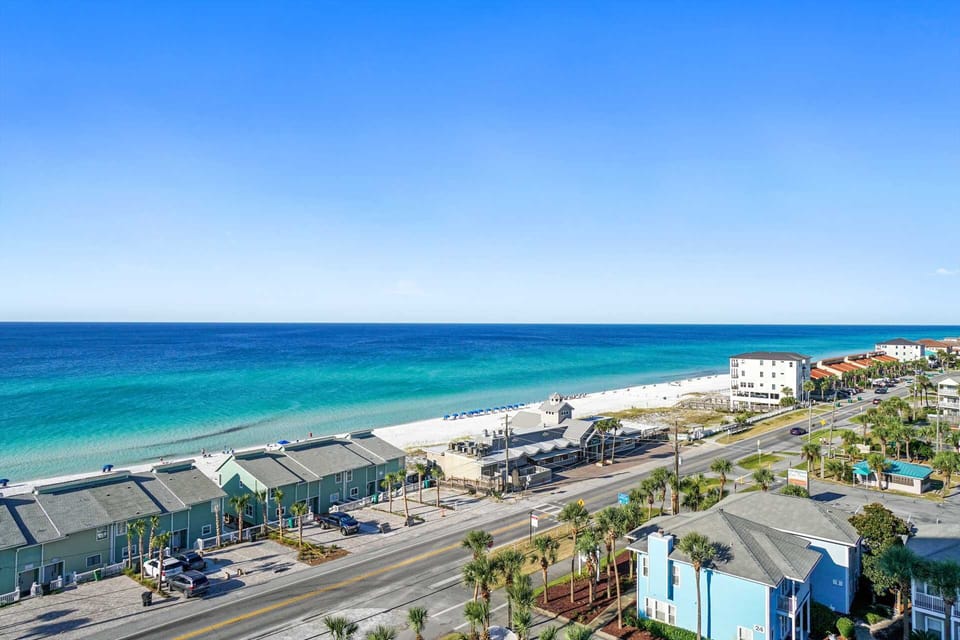 9th floor condo with great gulf views  on the destin miramar beach line