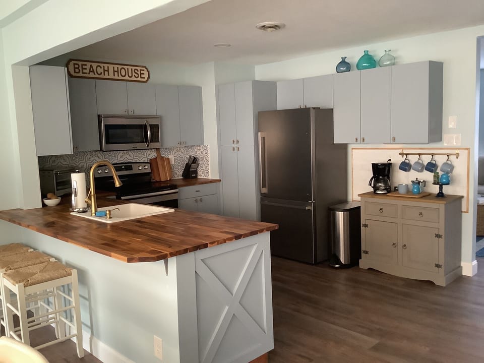 Spacious & inviting kitchen