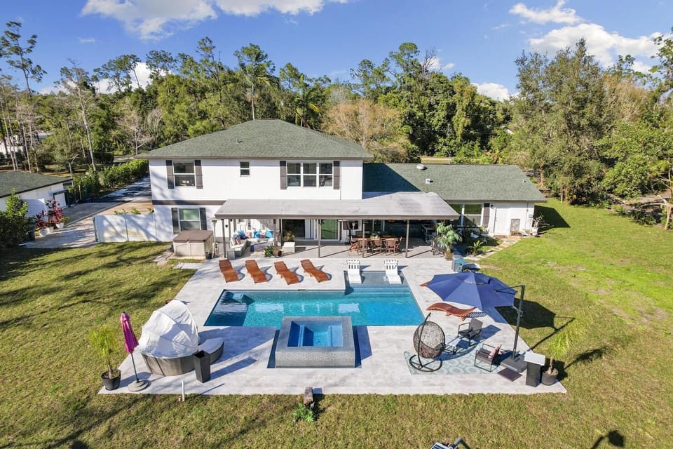 Luxury Heated Saltwater Pool 