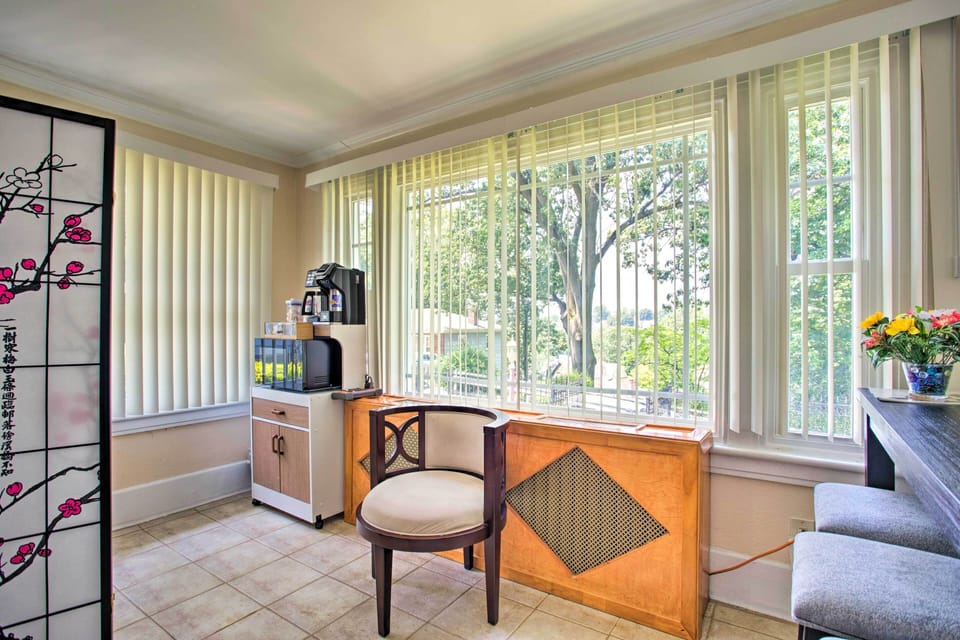 Kitchenette | Mini Fridge | Microwave