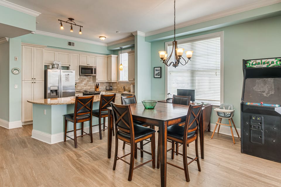 Dining Area | Dishware Provided