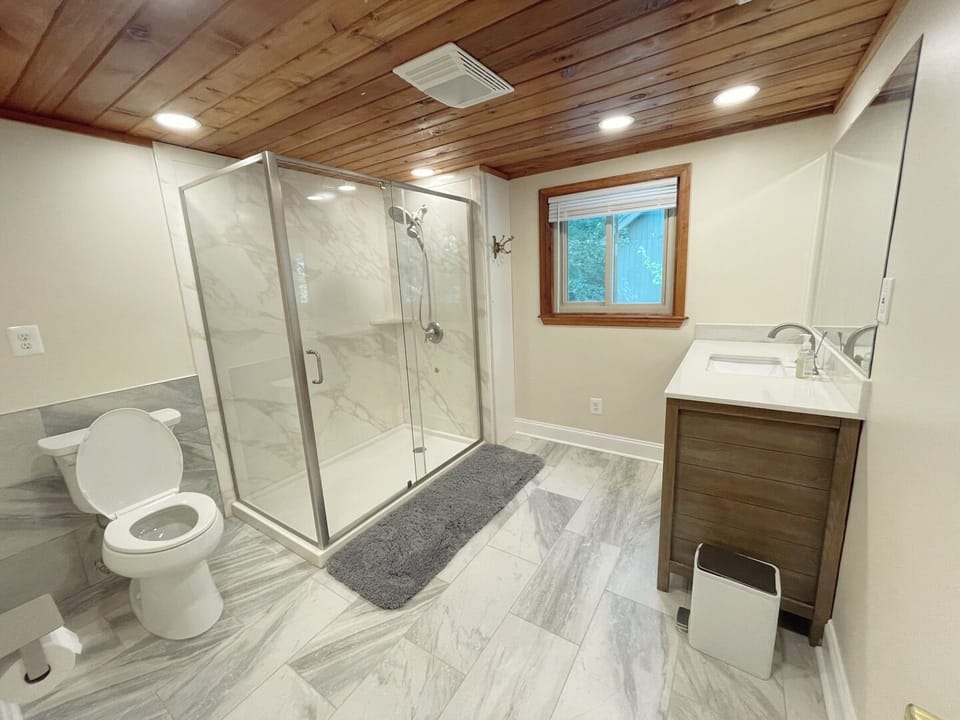 Full bathroom in master suite