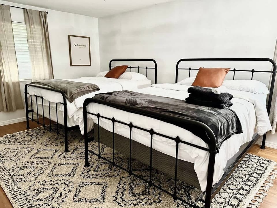 (bedroom 3) 2 queen beds