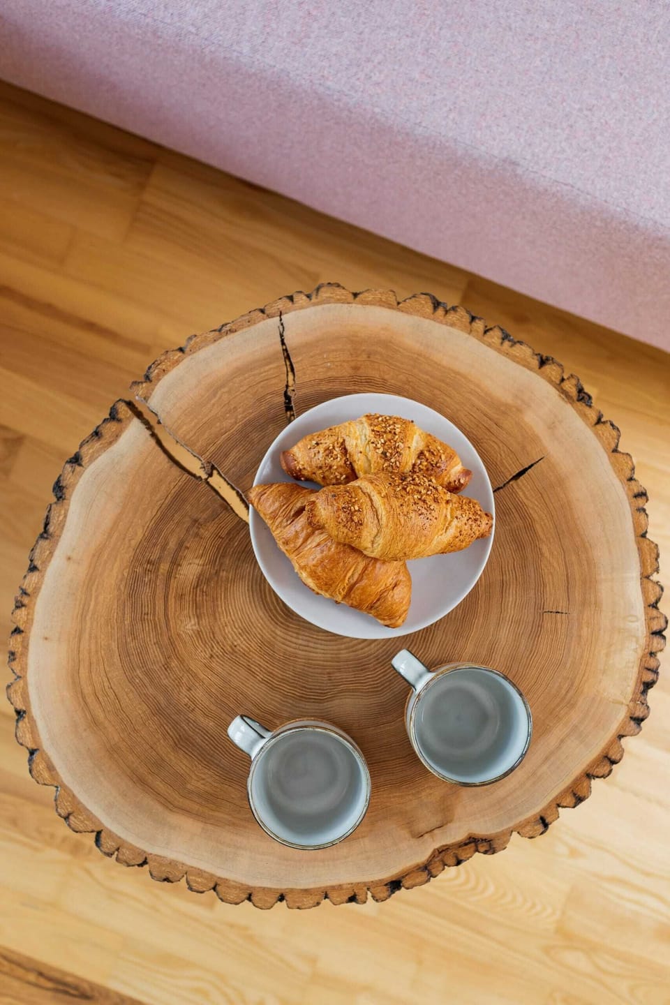 Coffee table with cups and croisants.