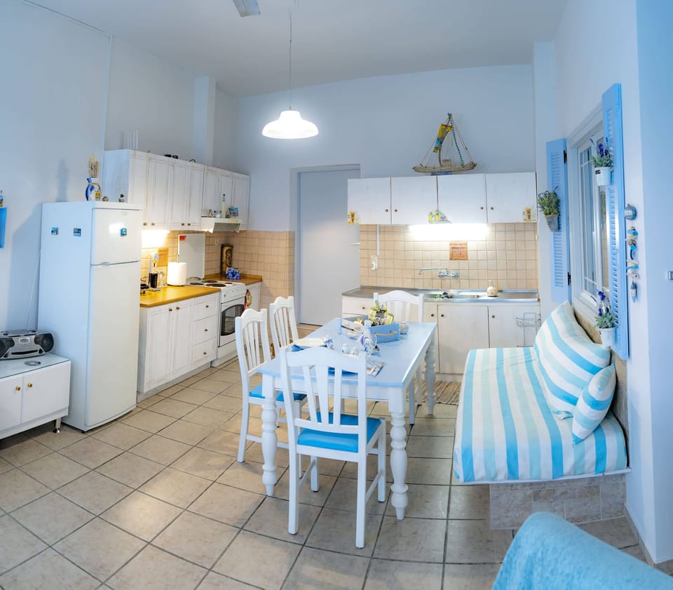 Open plan kitchen and dining area