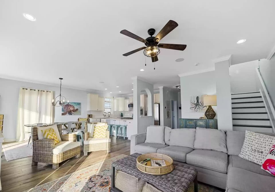 Main level living, dining and kitchen