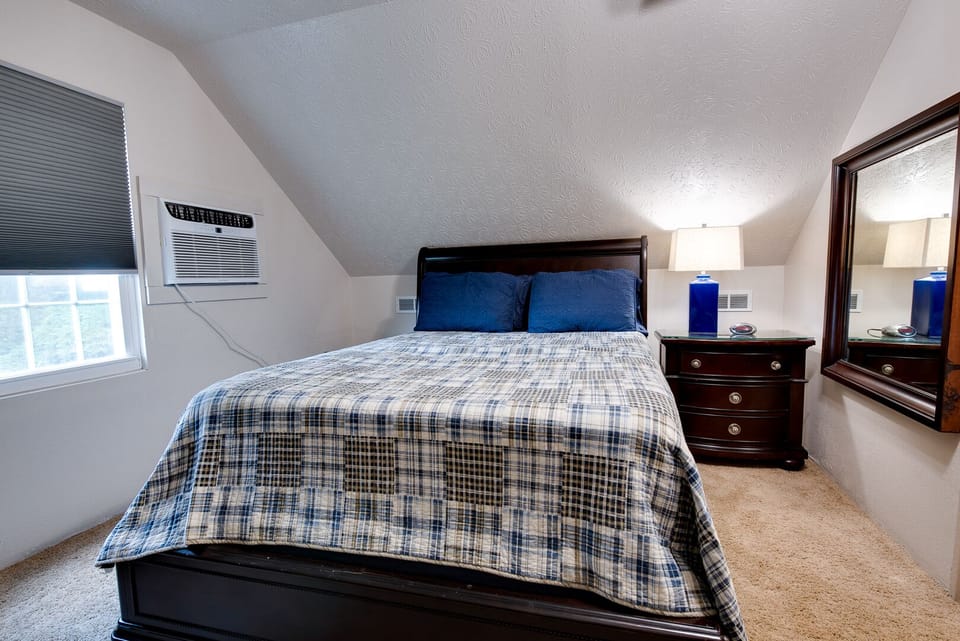 Queen Size bed.
