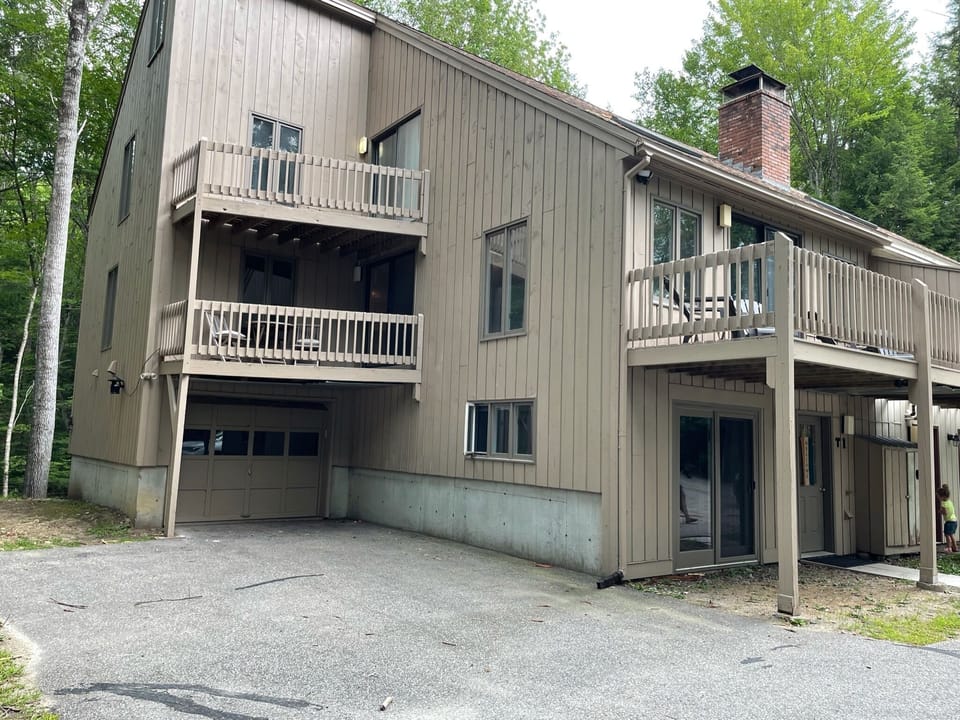 3 deck areas and parking for 4-5 cars