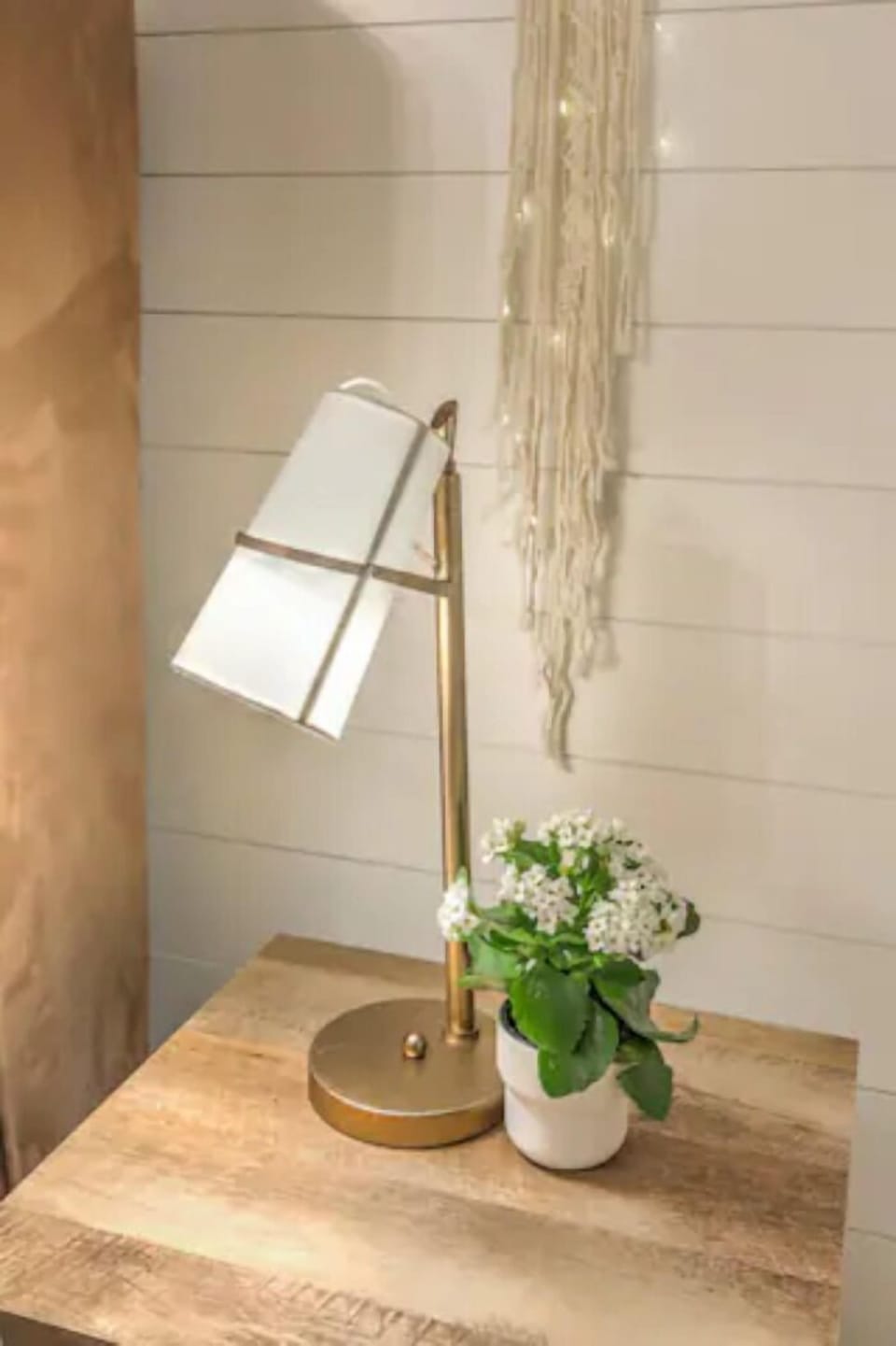 Set a more intimate mood by turning on the stylish reading light.
