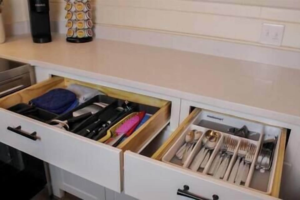 Kitchen cabinets (3)