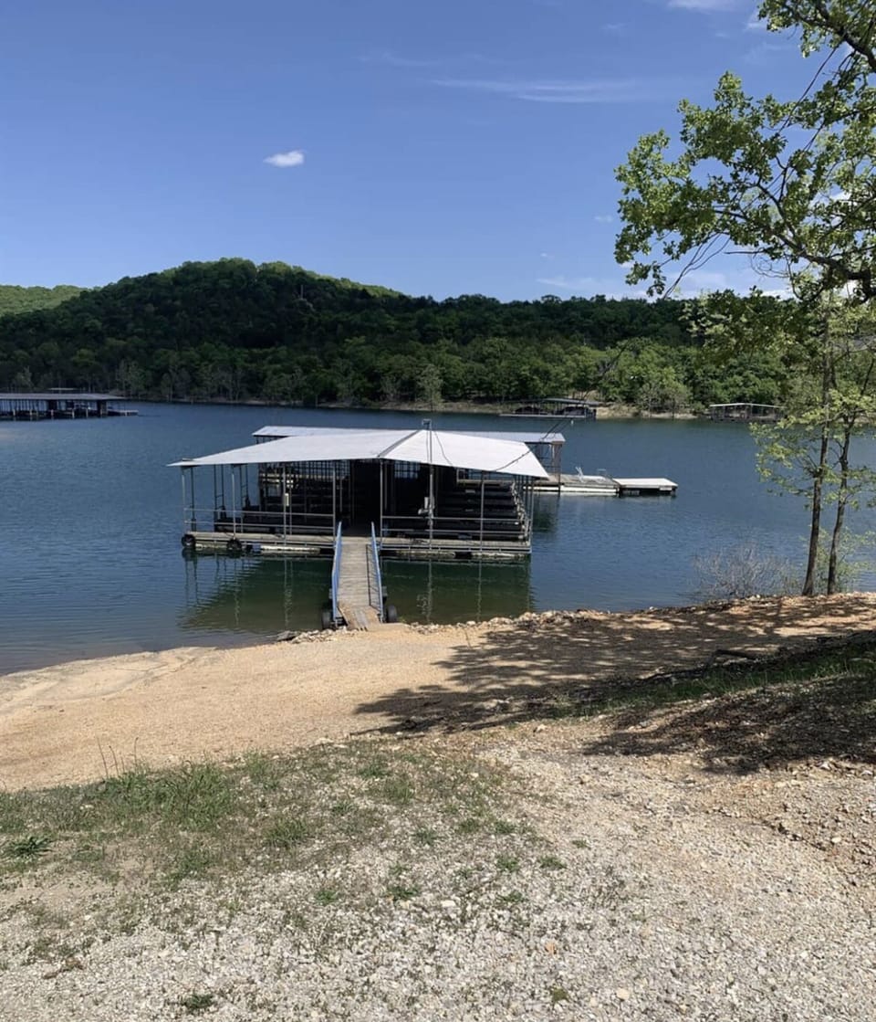 We have 16 boat slips available for rent for our Happy Valley Guests!