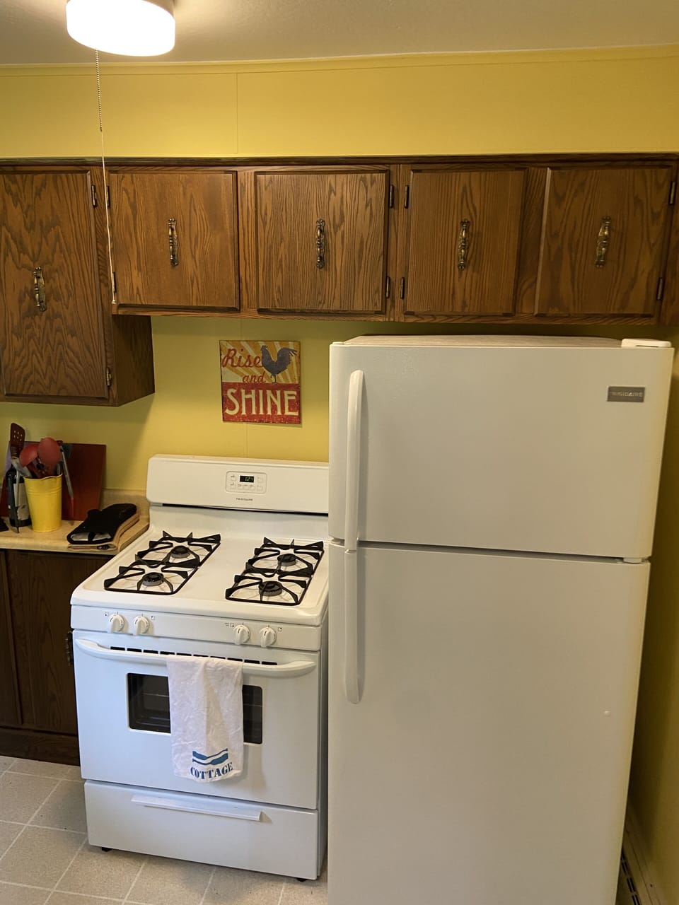 Stove & Refrigerator