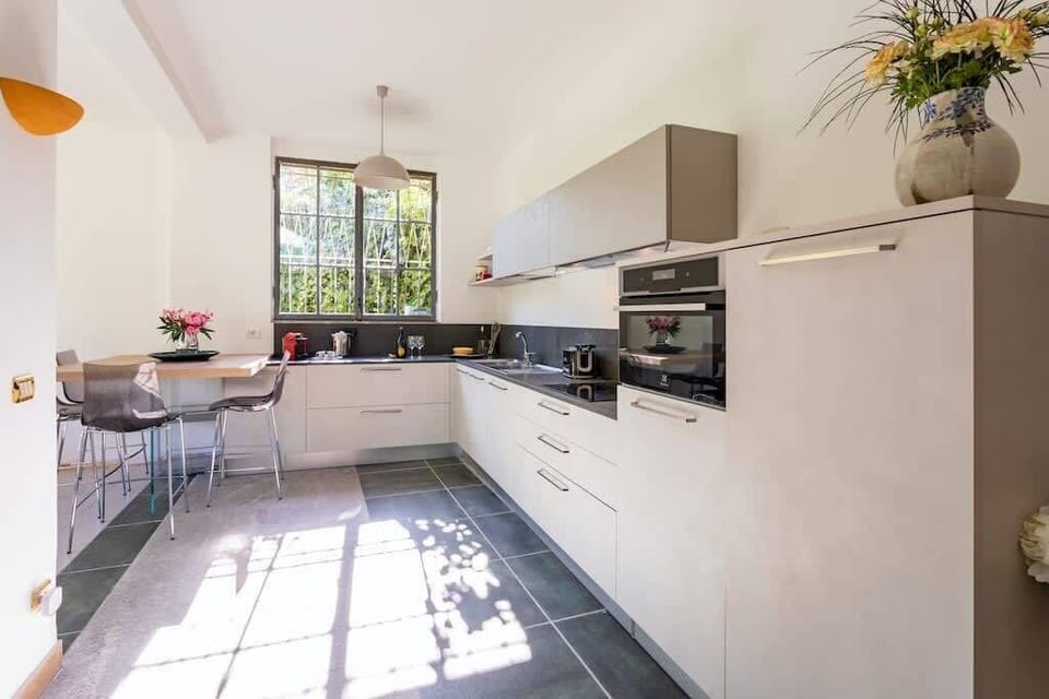 Contemporary kitchen