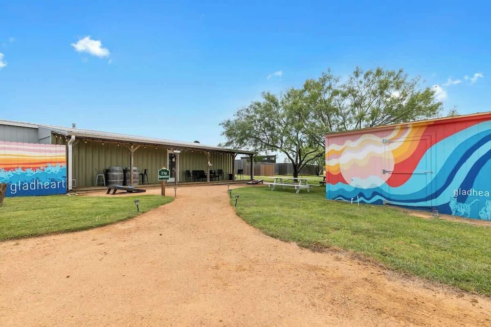 Common Area - "ZZ Top" Game Room Outdoor Area