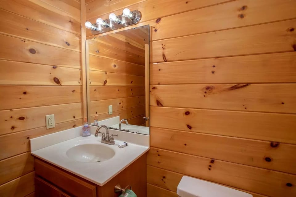 Main Floor 1/2 Bath