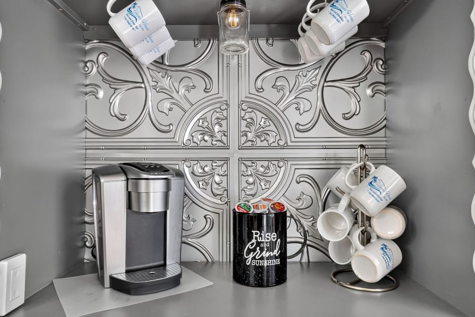 Start your morning at the Hayes House coffee bar. Brew a fresh cup with the Keurig, choose your favorite coffee pod, and ease into another relaxing day in paradise.