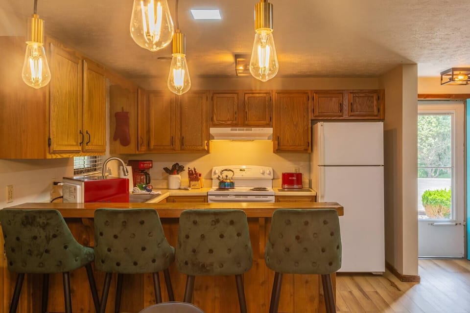 Full kitchen