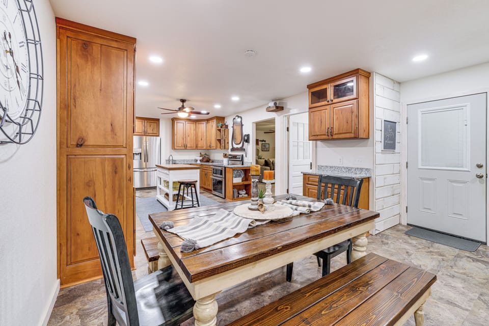 Dining Area | Dishware & Flatware Provided