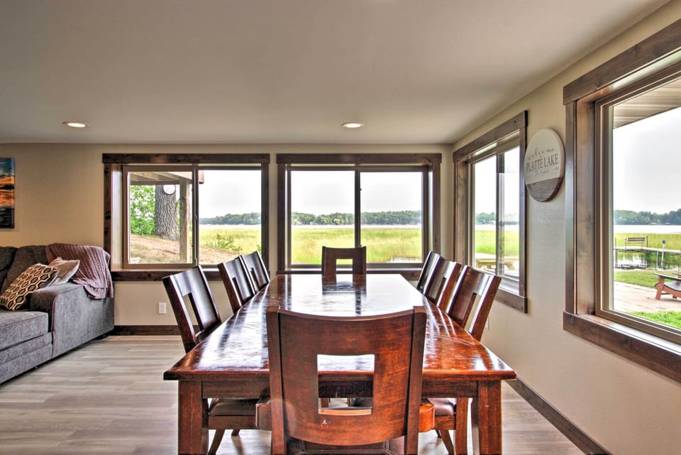 Dining Area | Lake Views | Dishware Provided
