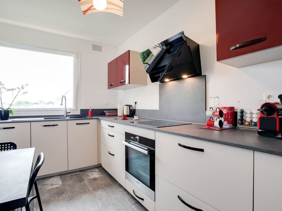 Cabinetry, Countertop, Property, Kitchen Stove, Kitchen Appliance, Home Appliance, Sink, Kitchen, Tap, Stove