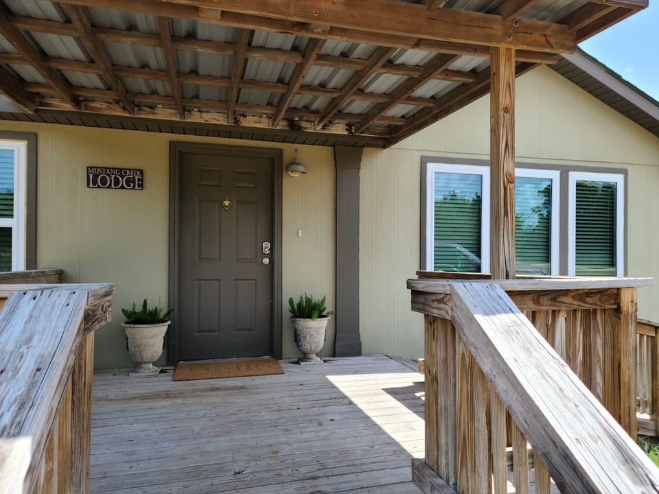 Access ramp and stairs are both available in front entrance