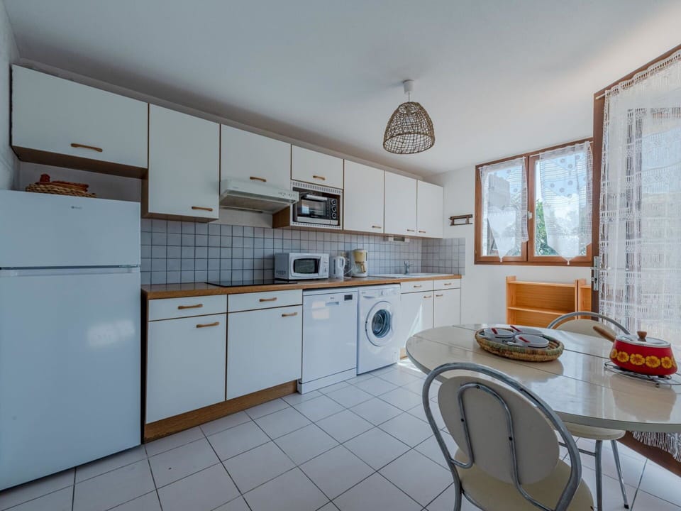Countertop, Cabinetry, Furniture, Property, Kitchen Stove, Kitchen, Kitchen Appliance, Drawer, Wood, Interior Design