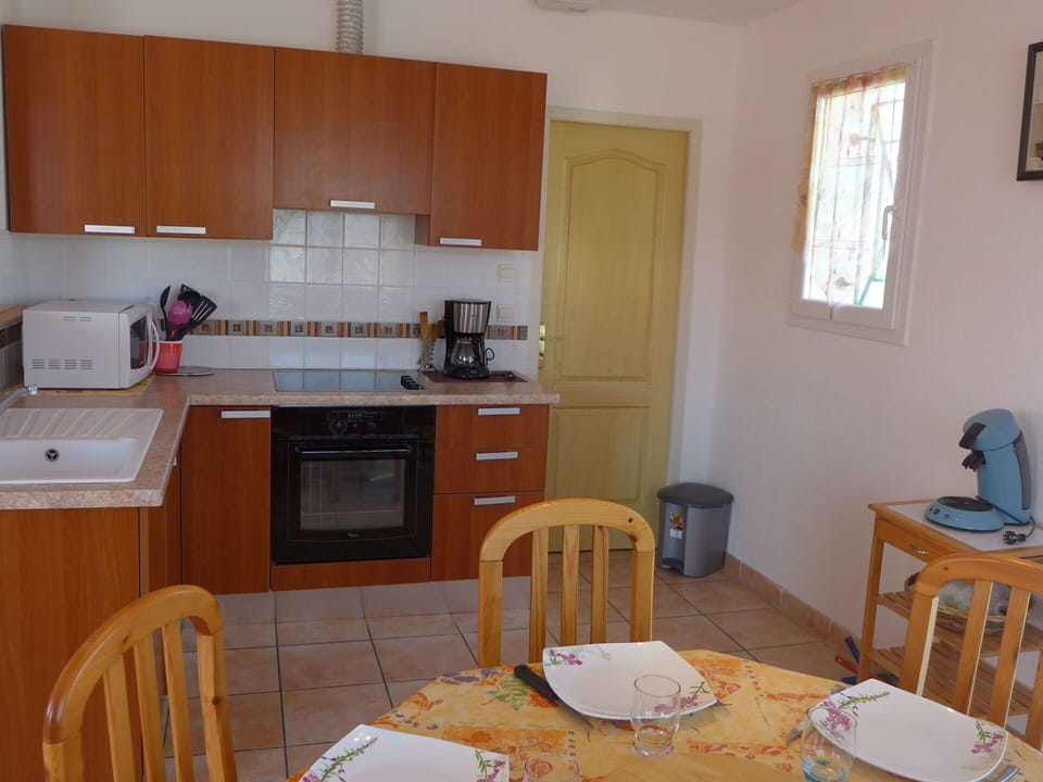 Table, Furniture, Cabinetry, Property, Kitchen Sink, Countertop, Sink, Building, Wood, Chair