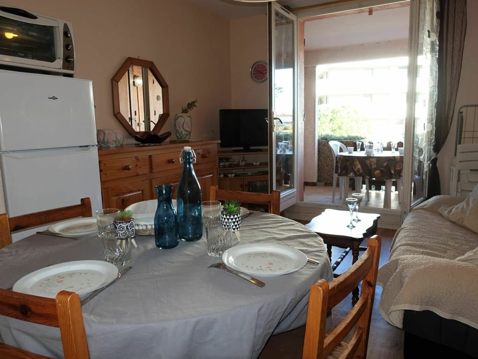 Table, Furniture, Property, Cabinetry, Mirror, Chair, Tableware, Wood, Bottle, Interior Design